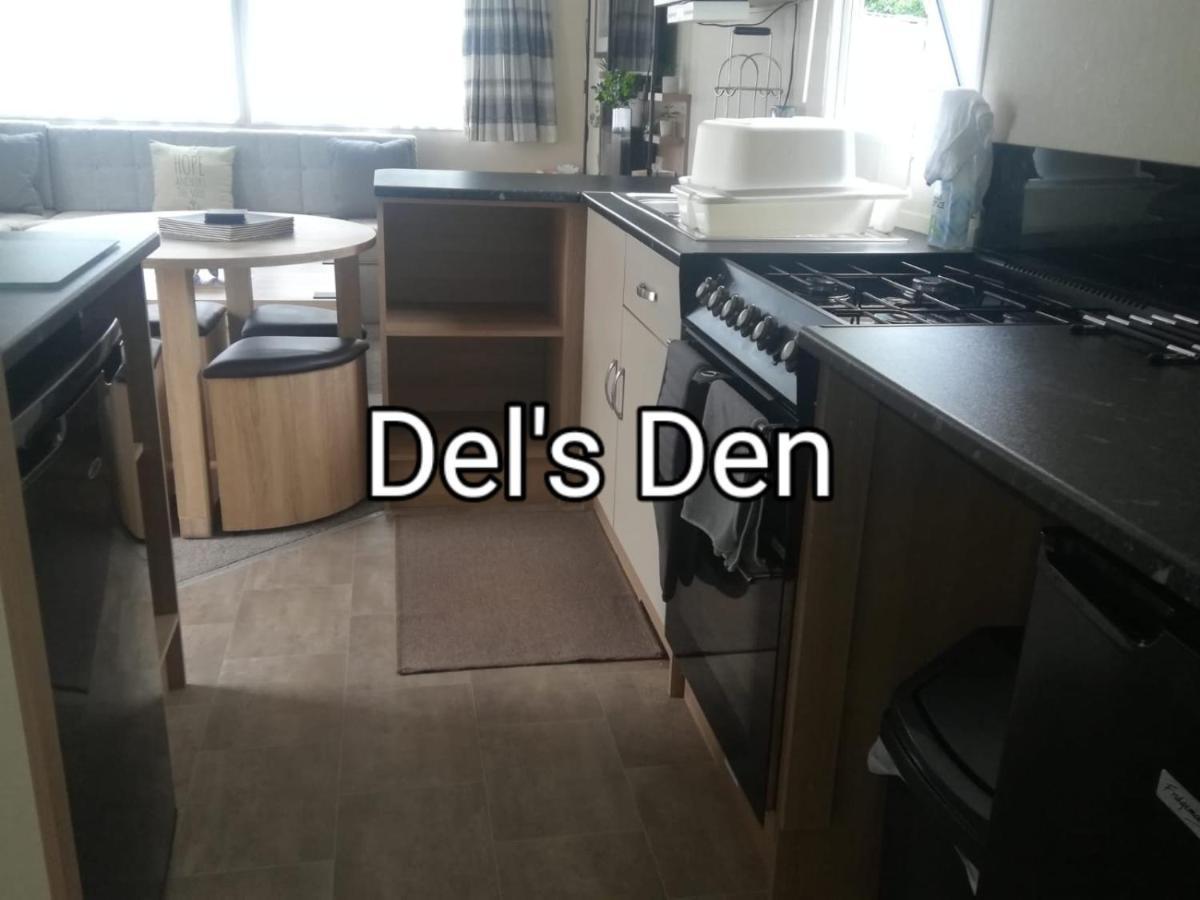 Del'S Den Lakeside Weeley Bridge ภายนอก รูปภาพ