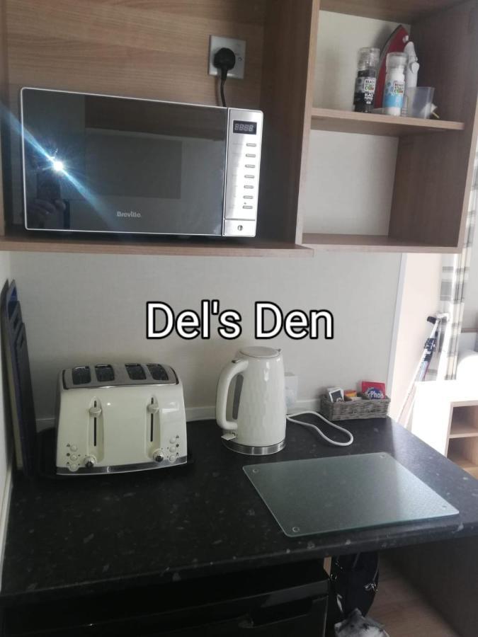 Del'S Den Lakeside Weeley Bridge ภายนอก รูปภาพ