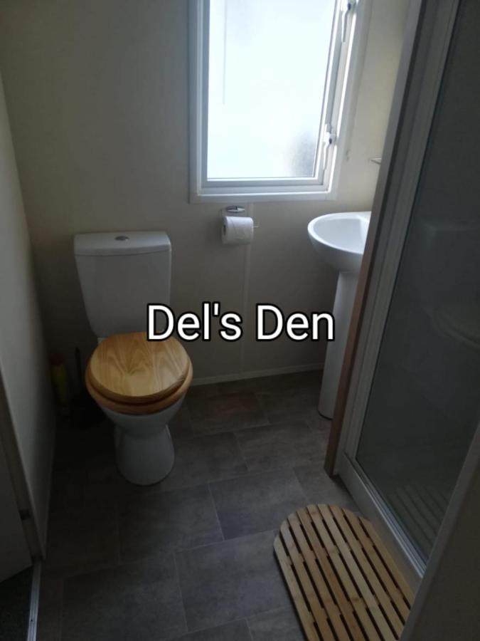 Del'S Den Lakeside Weeley Bridge ภายนอก รูปภาพ
