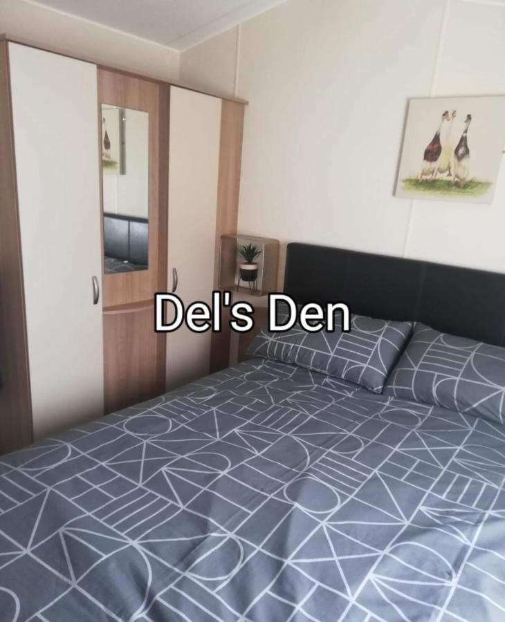 Del'S Den Lakeside Weeley Bridge ภายนอก รูปภาพ