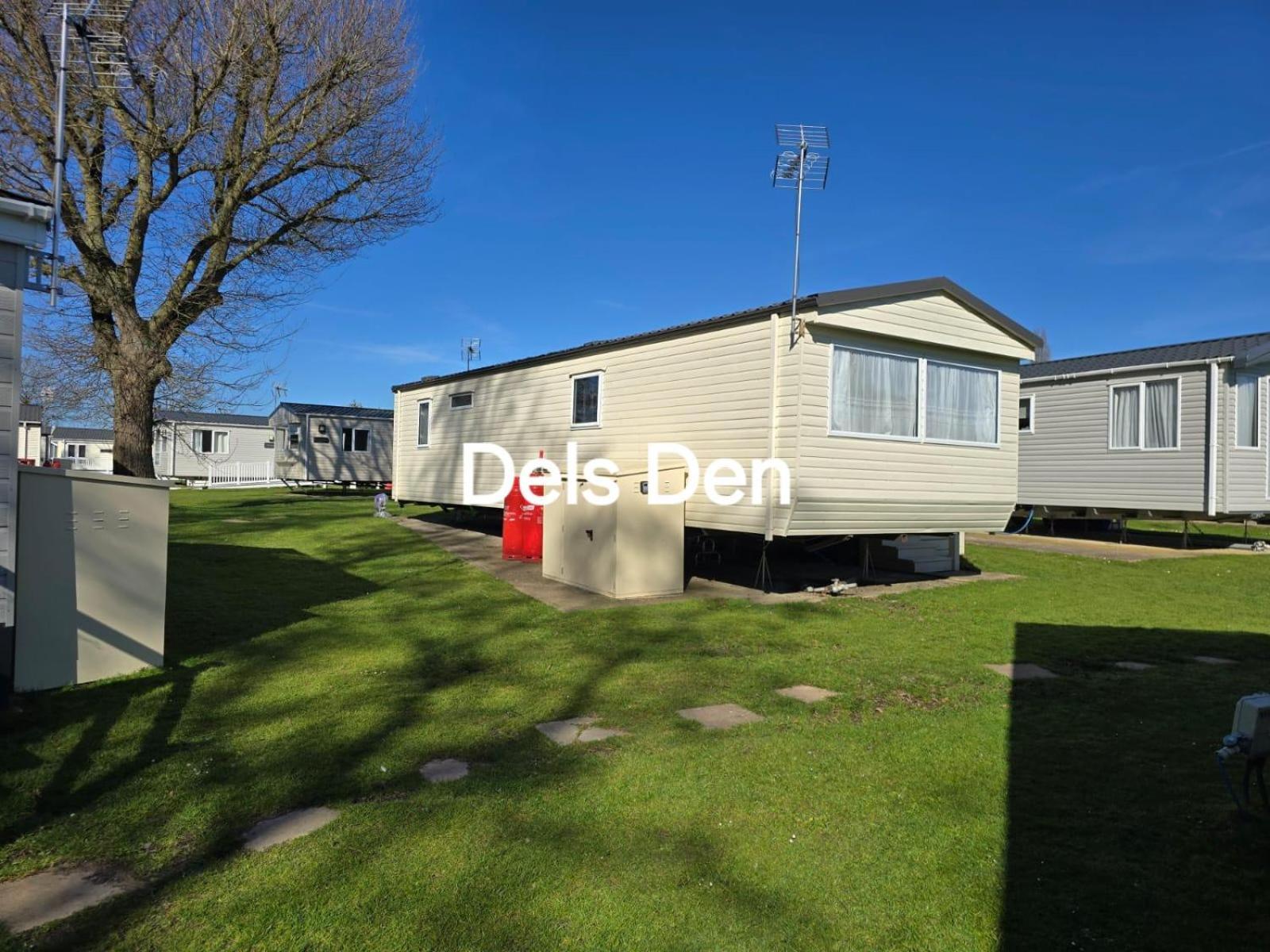 Del'S Den Lakeside Weeley Bridge ภายนอก รูปภาพ
